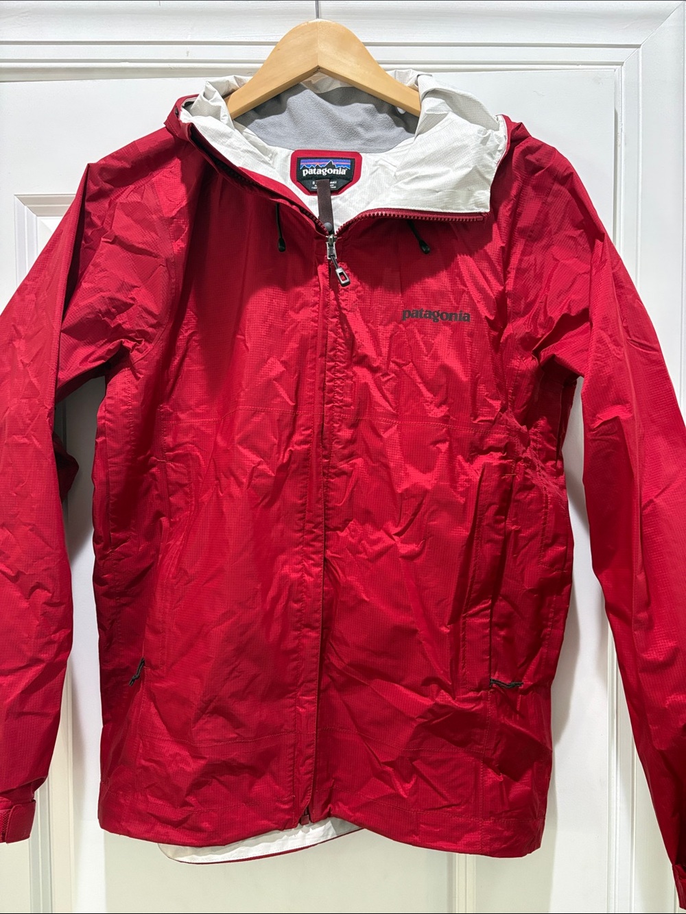 Patagonia Men’s Torrentshell Hooded Red Rain Jacket Small
